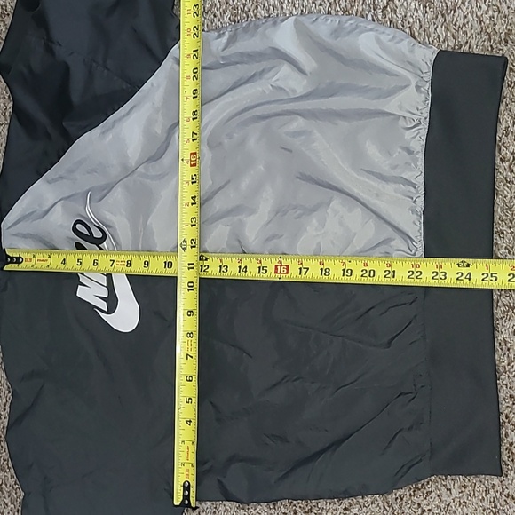 Nike Windrunner Jacket - Picture 7 of 9